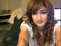 Asian teen CD shows her flat chest onthe webcam