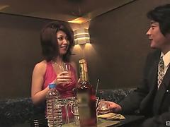 Japanese hottie satisfies her boyfriend by sucking on his dick